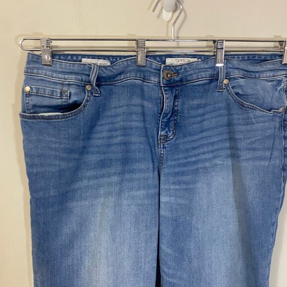 Torrid Light Wash Denim Relaxed Boot Jeans Sz 24T Tall Length - Picture 3 of 13